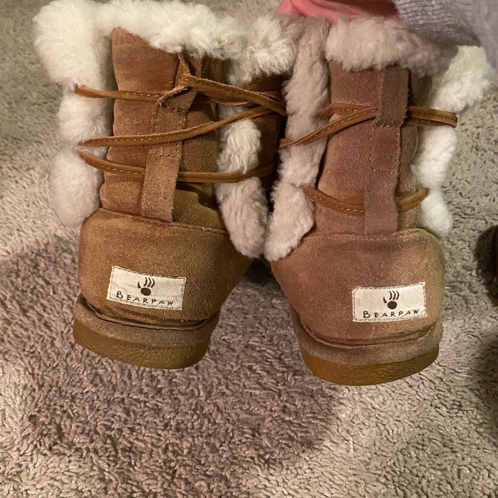 Bearpaw fuzzy boots (size 8)